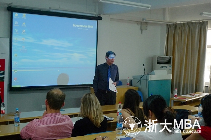 里昂商学院上海校区项目总监Lan TOVEY
